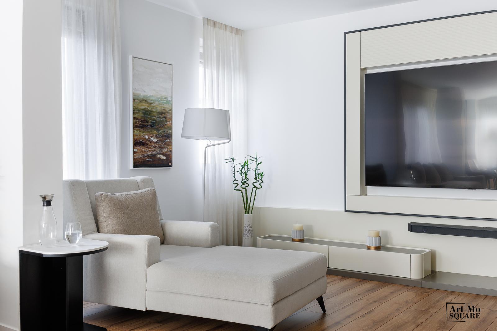 Media wall and daybed