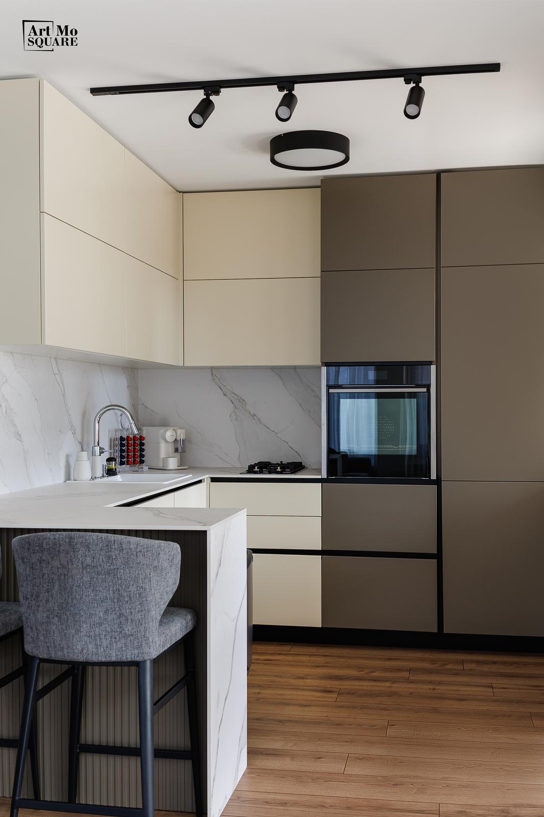 Kitchen in cream and taupe